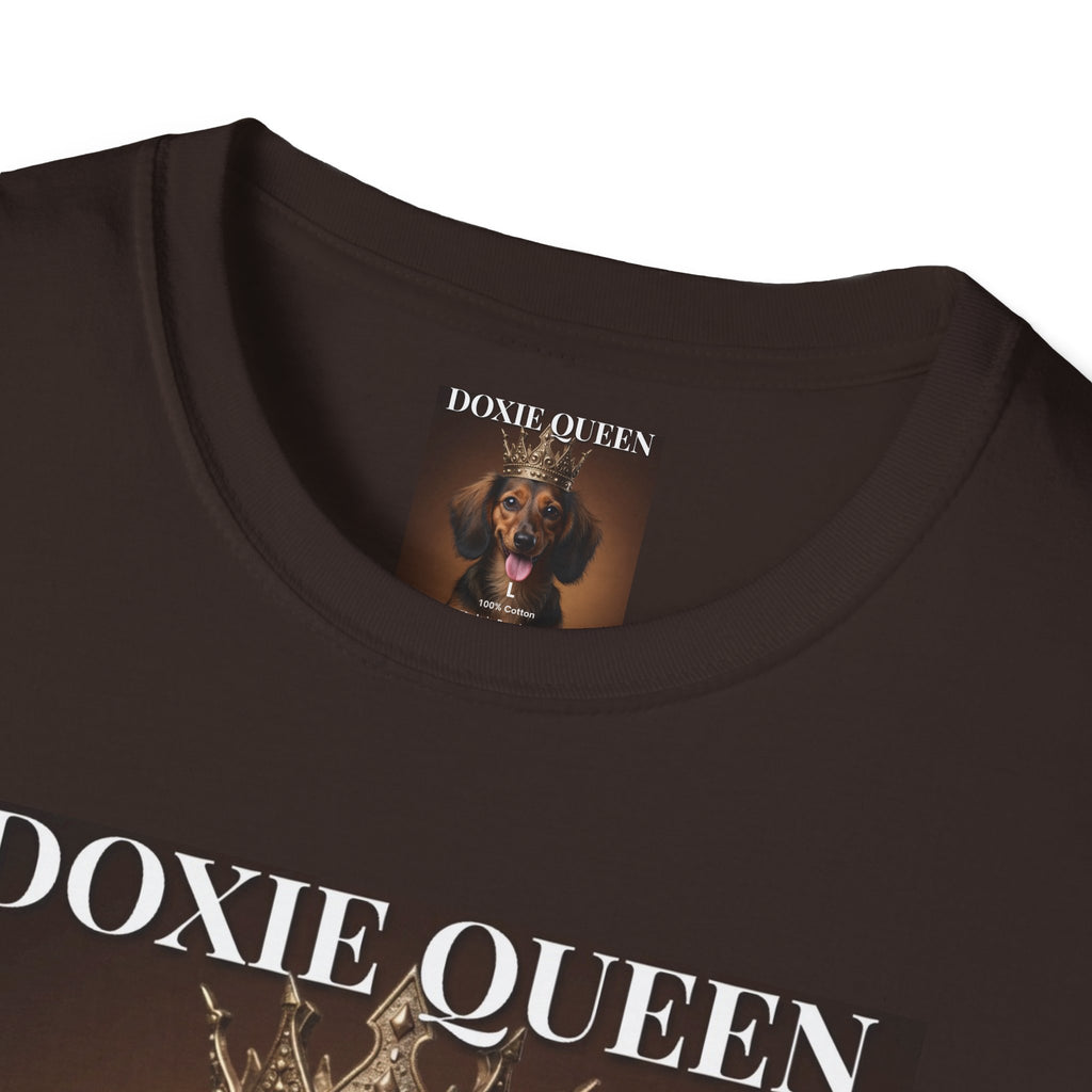 Doxie Queen Dachshund T-Shirt — Cute Dachshund Dog Tee for Dog Lovers, Pet Mom Gift